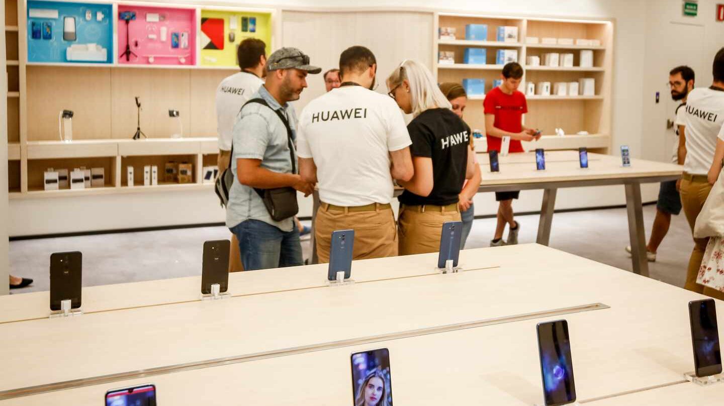 Frenazo de las ventas de Huawei en Europa tras el veto de Estados Unidos.