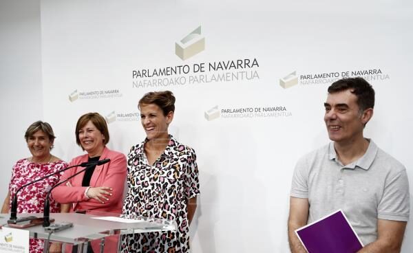 Representantes de PSN, Geroa Bai, Podemos e I-E en la presentación del acuerdo de programa.