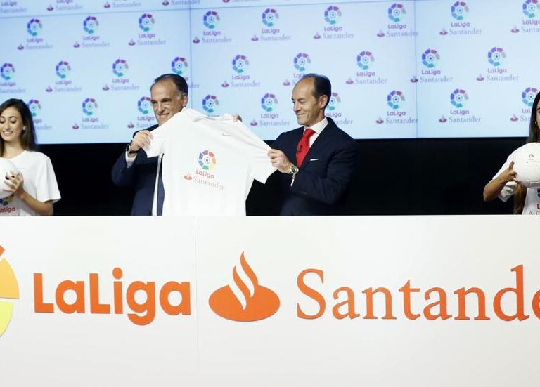 Santander rebautiza la segunda división de fútbol, que se llamará LaLiga SmartBank