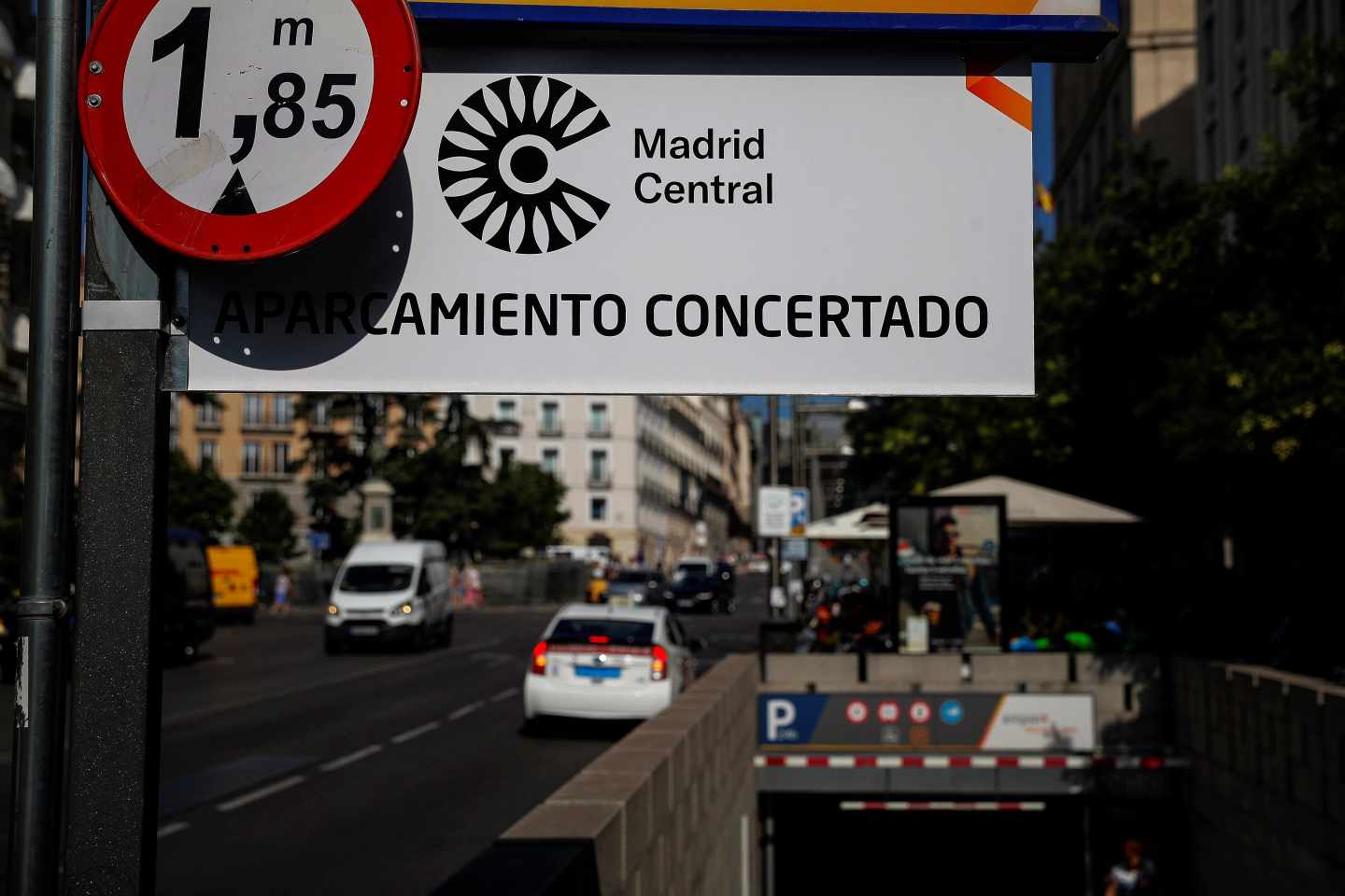Parking autorizado en el interior de Madrid Central, donde este lunes han vuelto las multas por decisión judicial.