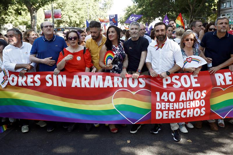 Marlaska pidió que 10 guardias civiles y 10 policías uniformados desfilaran en el Orgullo