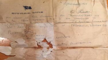 Encuentran al autor de un mensaje en una botella 50 años después de lanzarla al mar