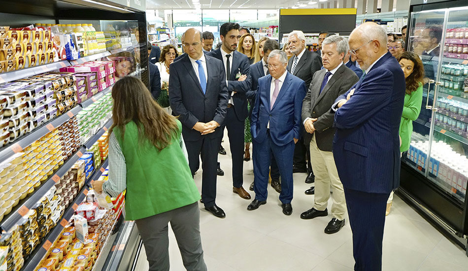 Mercadona inicia su andadura internacional con la apertura de su primer supermercado en Portugal.