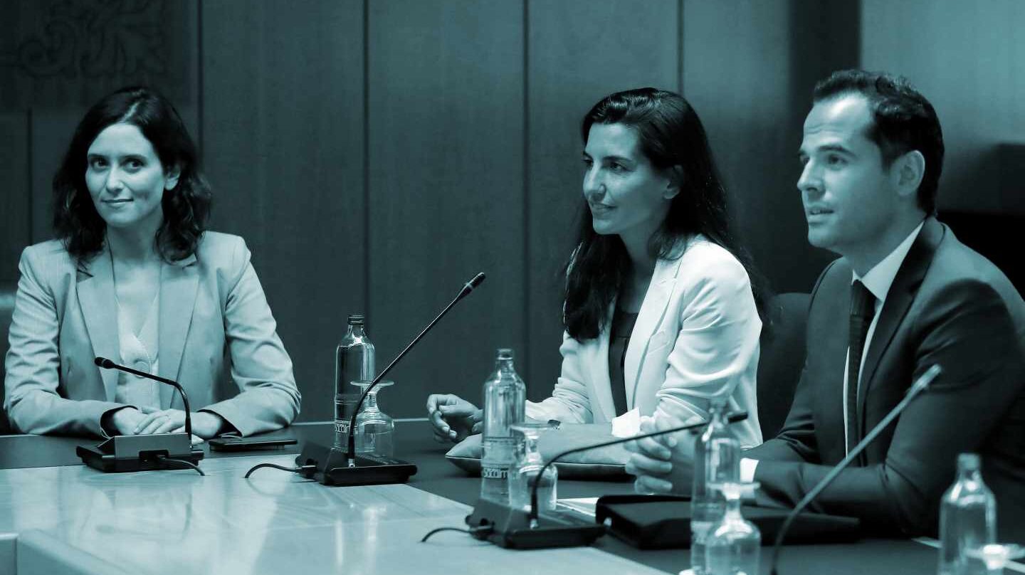 Los candidatos a presidir la Comunidad de Madrid, del Partido Popular, Isabel Díaz Ayuso (i), de Vox, Rocío Monasterio (c) y de Ciudadanos, Ignacio Aguado