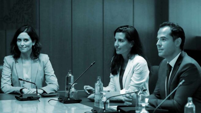 Los candidatos a presidir la Comunidad de Madrid, del Partido Popular, Isabel Díaz Ayuso (i), de Vox, Rocío Monasterio (c) y de Ciudadanos, Ignacio Aguado