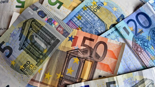 Falso rumor: el coronavirus puede transmitirse a través de objetos, como monedas y billetes Euros