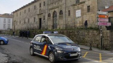 A prisión tras morder a un policía, arañar a otro y clavar a un tercero un tubo metálico