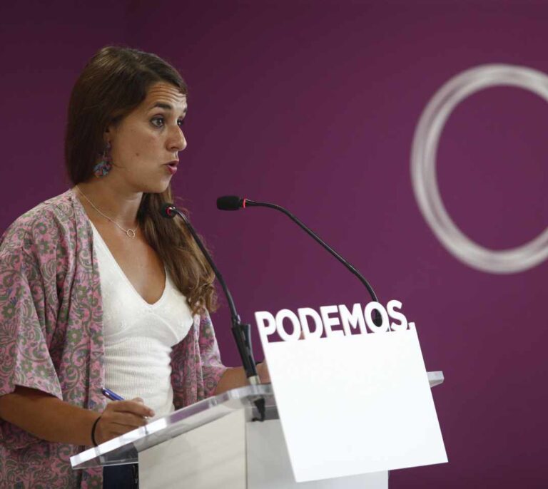 Podemos insiste a Sánchez en un "gobierno al completo" con ministros morados