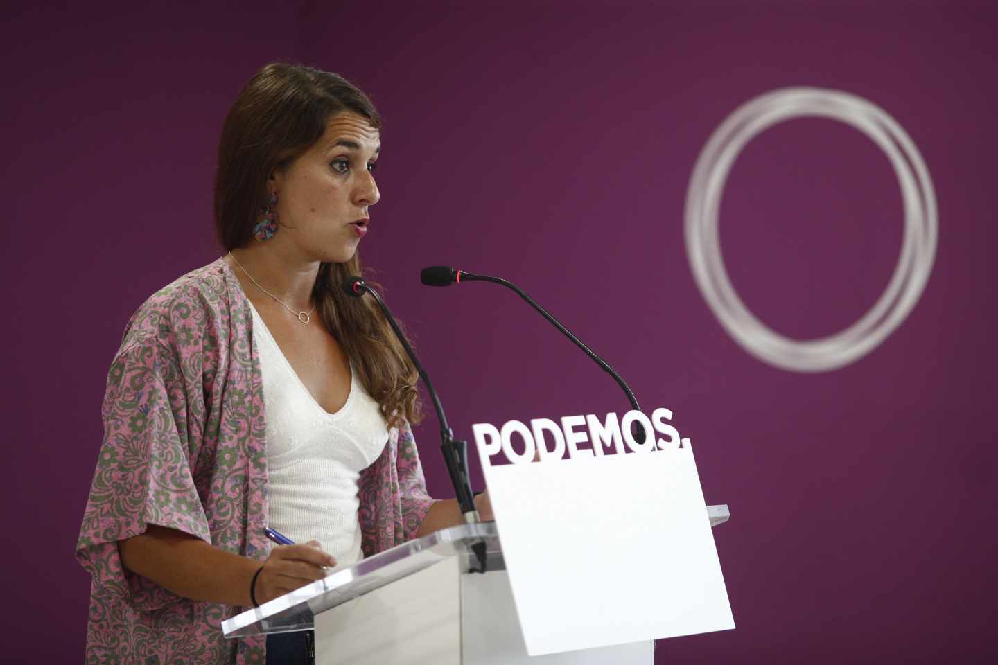 La portavoz del Consejo de Coordinación de Podemos Noelia Vera comparece ante los medios.