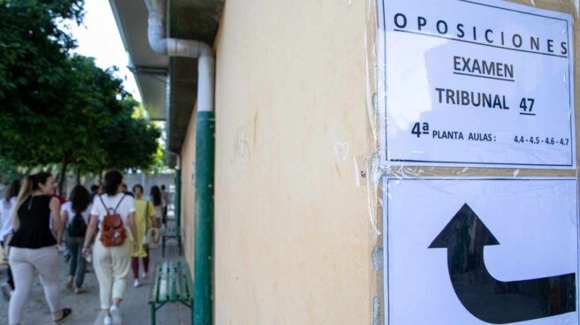 Acceso a un tribunal de oposiciones.