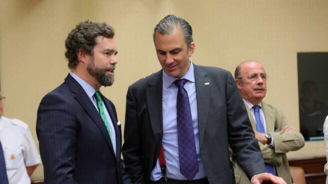 ortega smith espinosa Espinosa de los Monteros y Ortega Smith este miércoles durante la constitución de las comisiones parlamentarias.