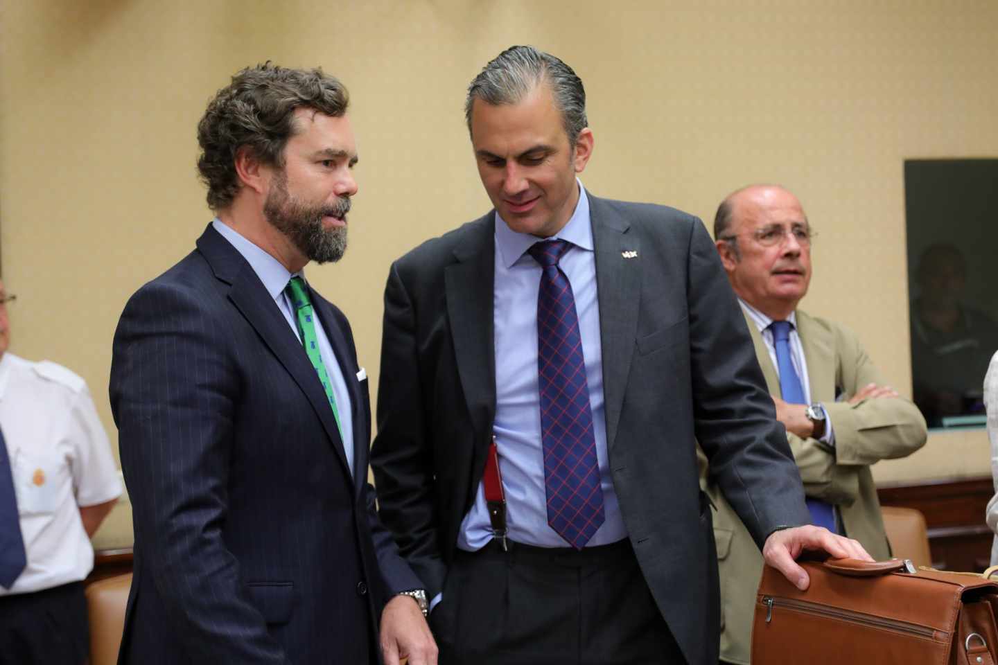 Espinosa de los Monteros y Ortega Smith este miércoles durante la constitución de las comisiones parlamentarias.