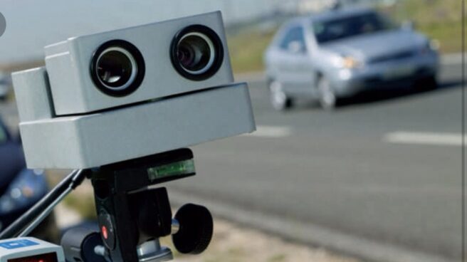 Un radar de la Guardia Civil en una carretera española.