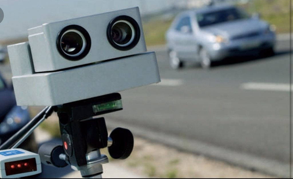 Un radar de la Guardia Civil en una carretera española.