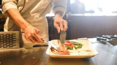 Polémica por la llegada a España de un concurso francés sólo para cocineras