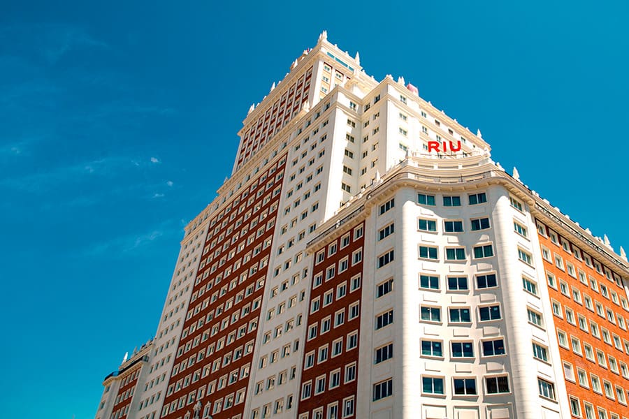 La fachada del nuevo hotel Riu Plaza España.