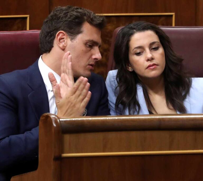 Rivera acusa a Sánchez de urdir "un plan sectario negociado en la habitación del pánico"
