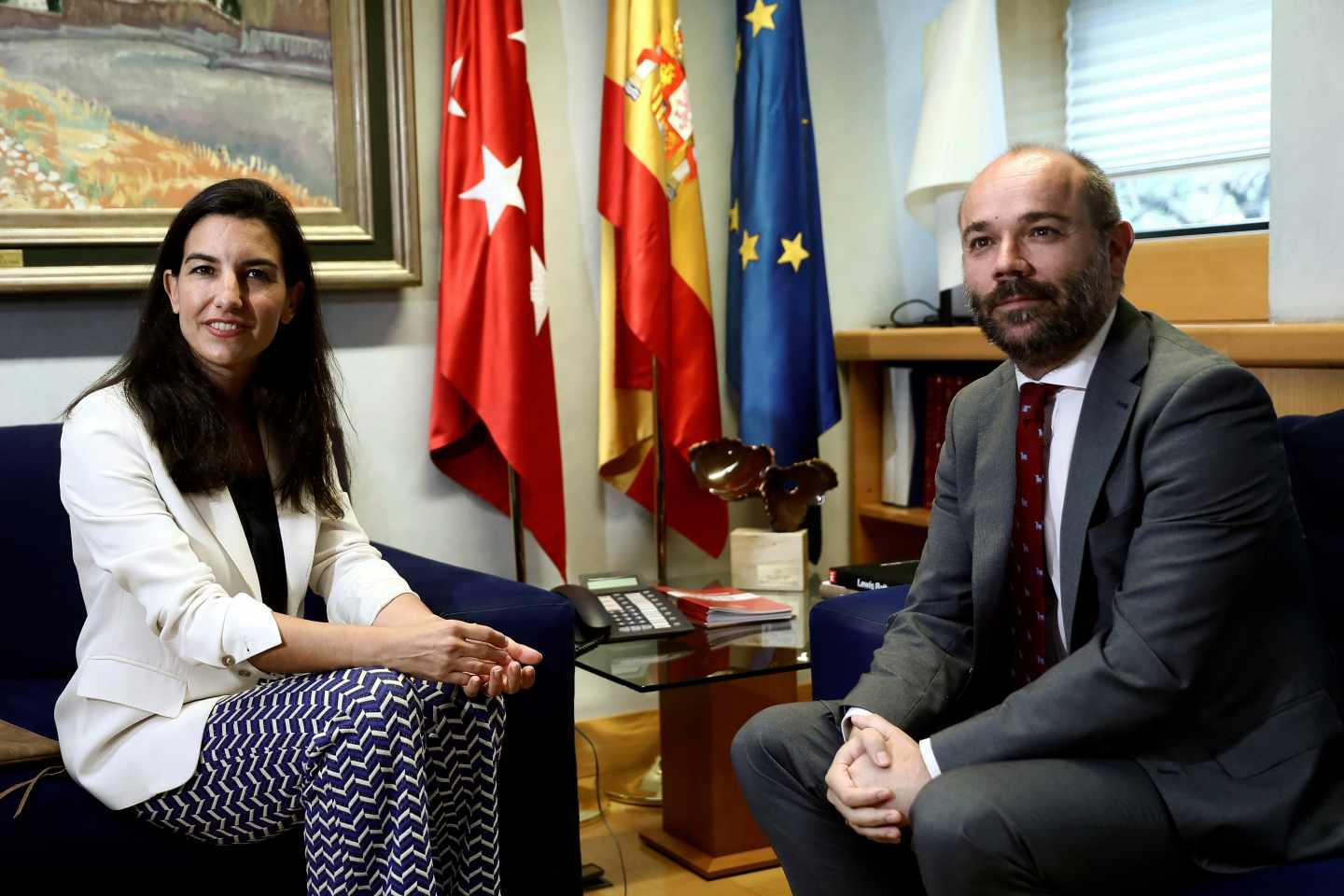 Rocío Monasterio (Vox) y el presidente de la Asamblea de Madrid, Juan Trinidad (Ciudadanos), reunidos este martes.