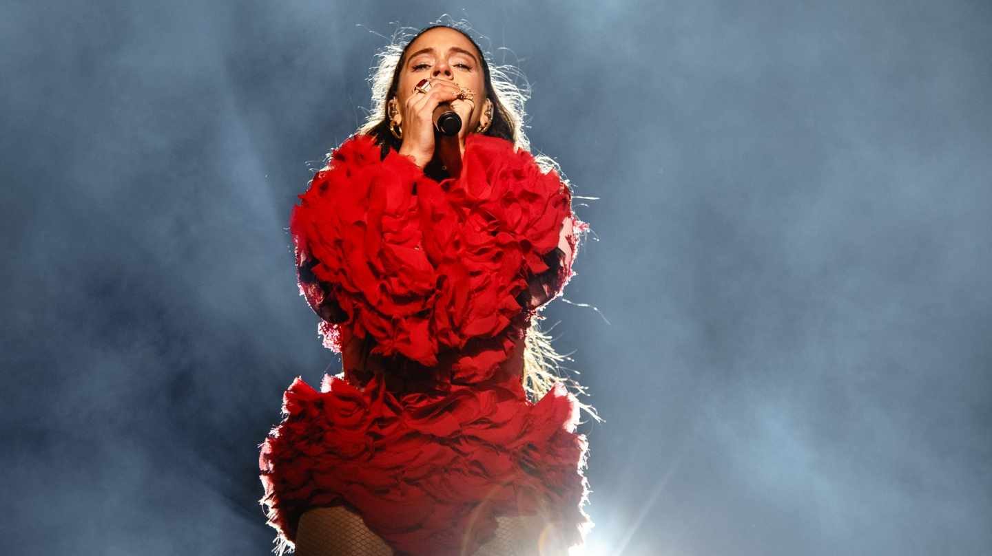 Rosalía, durante un concierto.