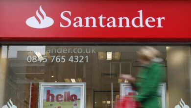 La demanda de los mayores lleva al Banco Santander a ampliar tres horas la atención en ventanilla