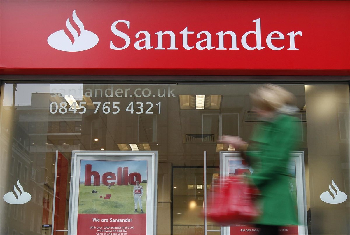 Santander reduce a la mitad su beneficio en Reino Unido en cuatro años.