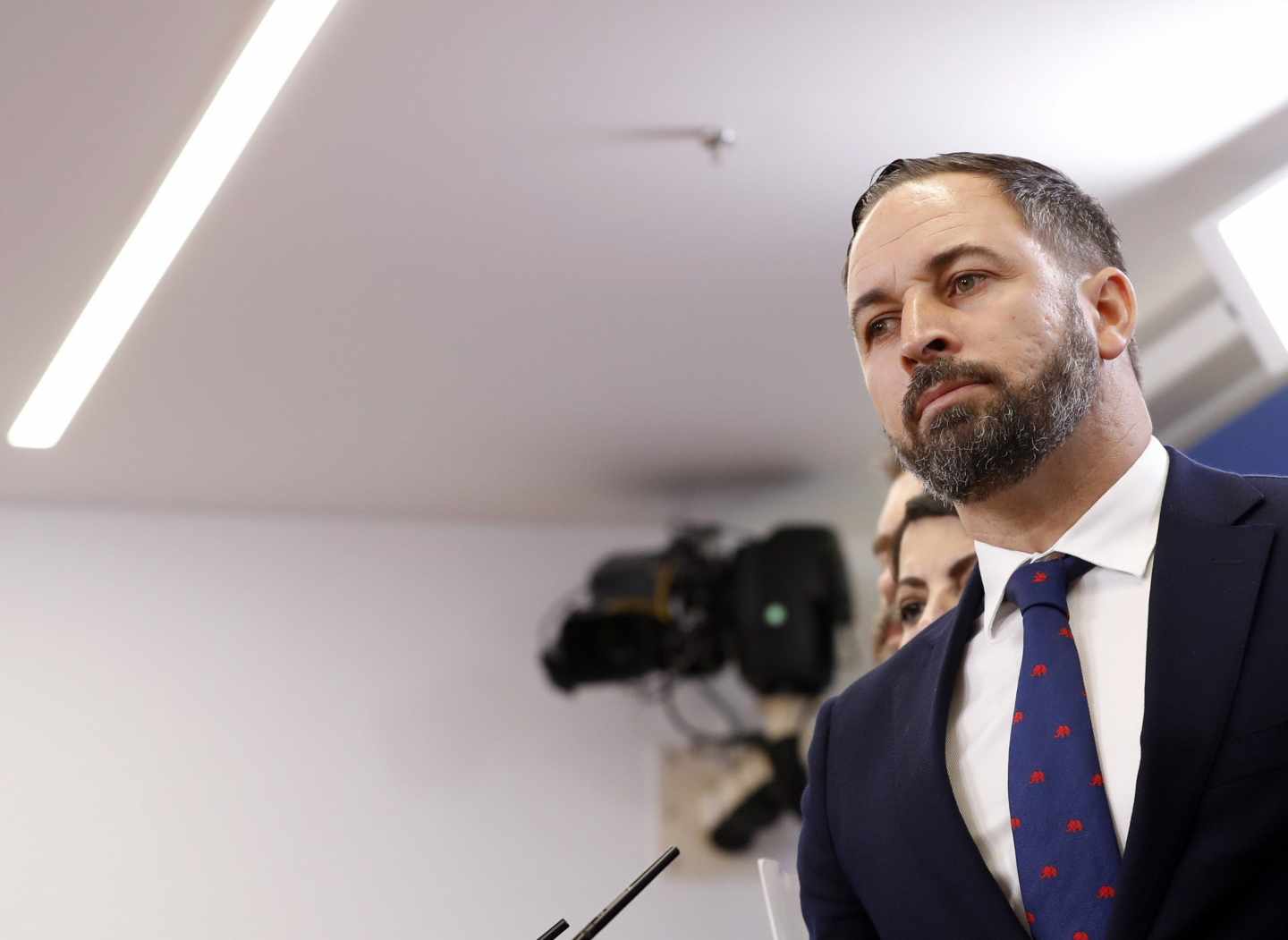 Abascal fuerza a Ciudadanos a abstenerse proponiendo un Gobierno del PP en solitario