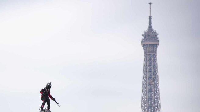 Francia ha exhibido este fin de semana su prototipo de soldado volador.