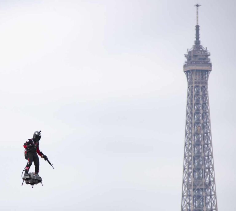 Un arma de ataque con autonomía de 10 minutos: así es el soldado volador del Ejército de Francia