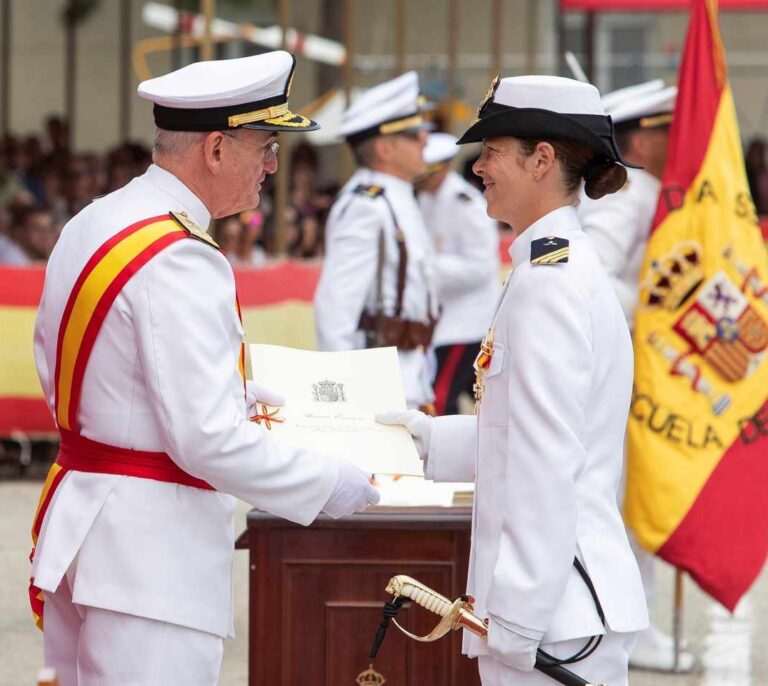 Vanessa Antuña, la primera sargento número uno de su promoción