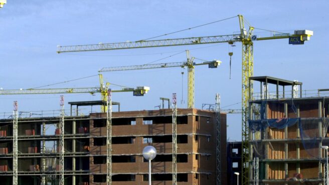 viviendas_construccio Moody's advierte a la banca: el cambio climático puede golpear el valor de sus carteras inmobiliarias.