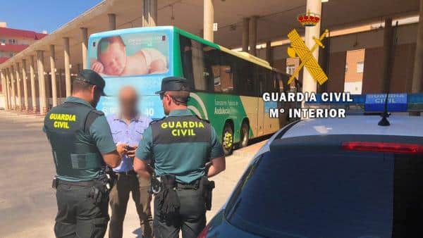 Dos detenidos acusados de secuestrar a un vecino para obligarle a transferir su coche