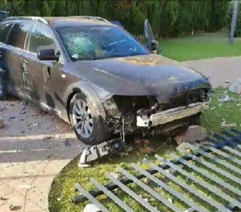 Un joven de 12 años estrella el coche de su padre contra un colegio en Marbella