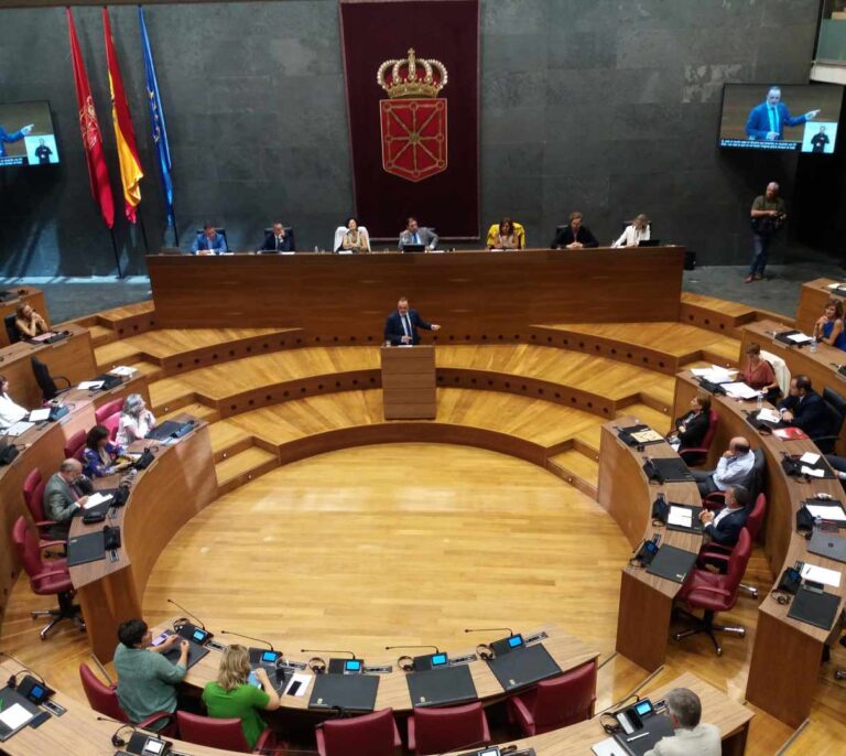 Esparza acusa a Chivite de "perder su dignidad": "Gobernará con los amigos de Josu Ternera"