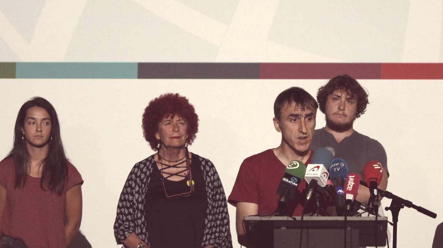 Egoitz Urrutikoetxea, hijo de 'Josu Ternera', durante la presentación de los actos de la 'contracumbre'.