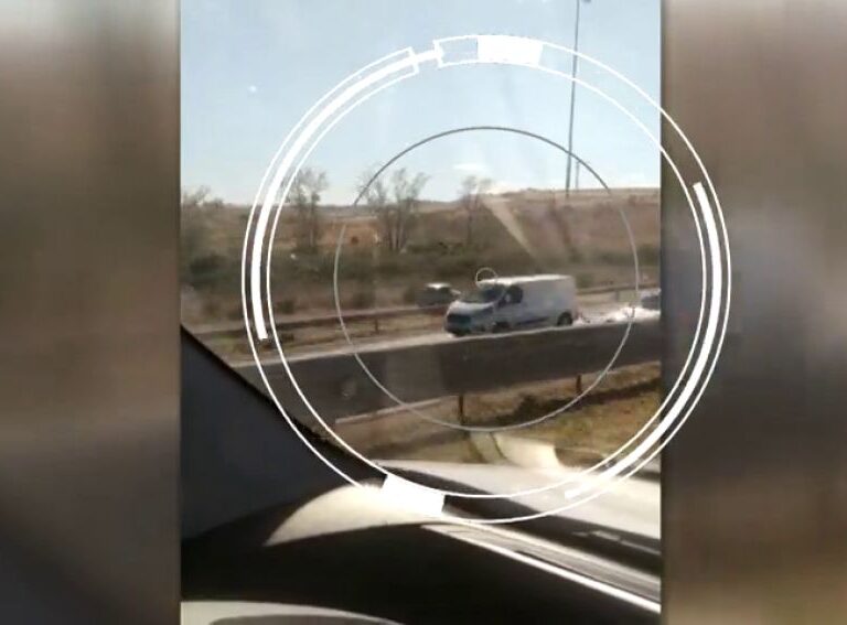 Un conductor circula por un carril bici a 100 km/h para huir de la Guardia Civil