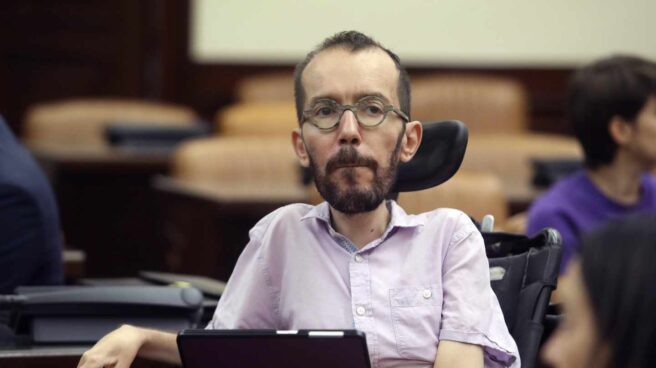 Echenique no condena la pedrada a Rocío de Meer y la acusa de mentir