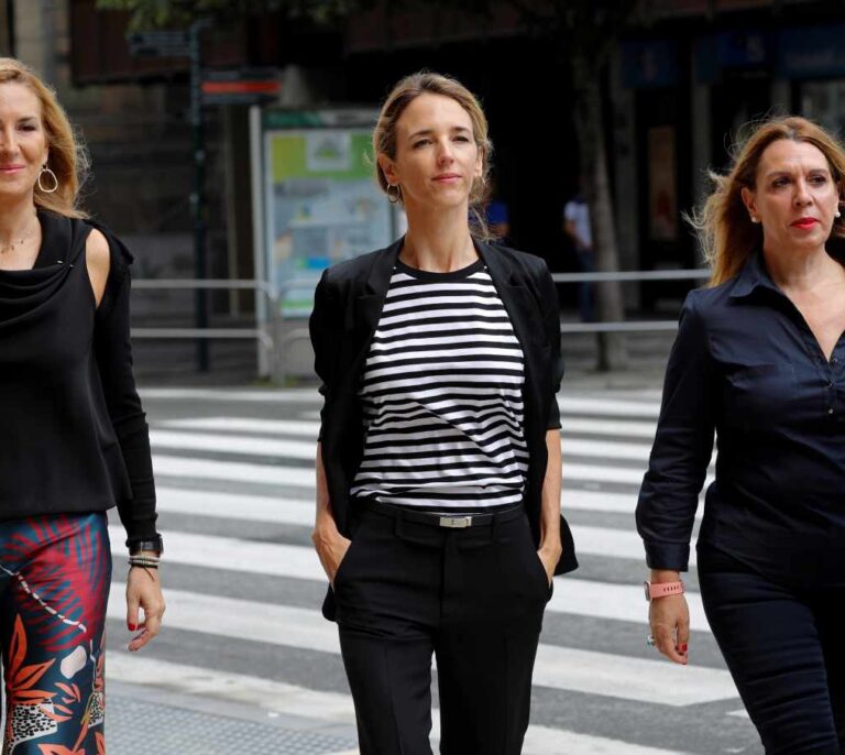 Álvarez de Toledo contacta con todos los diputados de su Grupo para firmar la paz