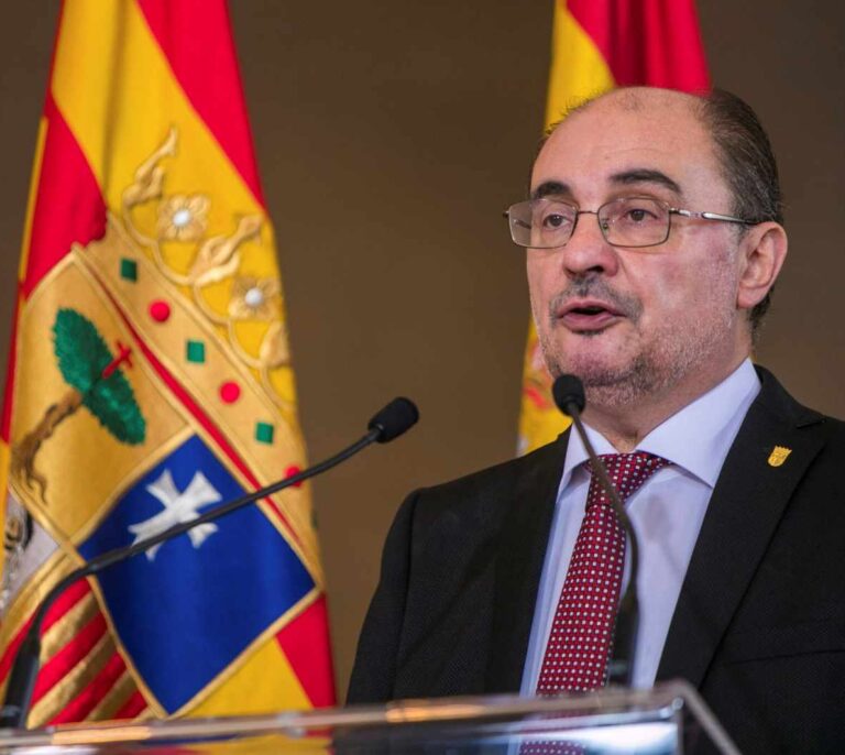 Lambán pedirá a Sánchez que estudie que los niños puedan salir a la calle en el marco del real decreto