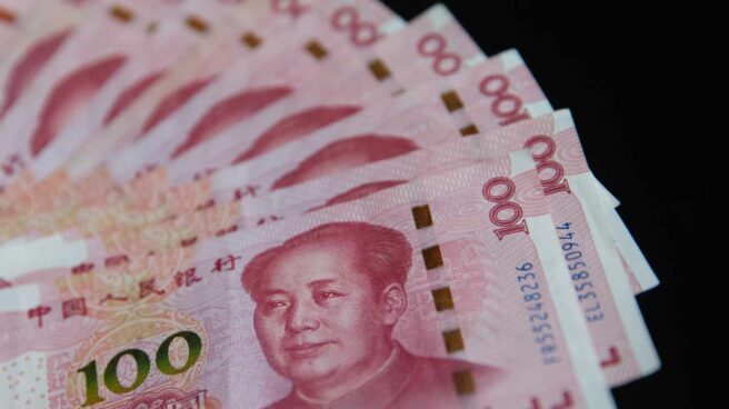China amenaza a Trump con una guerra de divisas y agrava la tensión en los mercados
