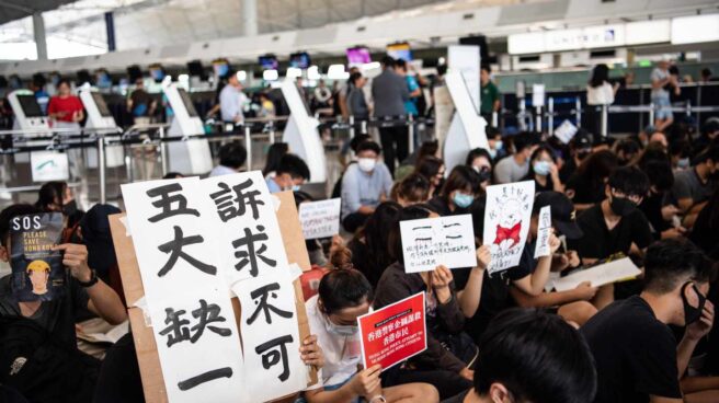 Hong Kong vuelve a suspender todos sus vuelos de salida por nuevas protestas