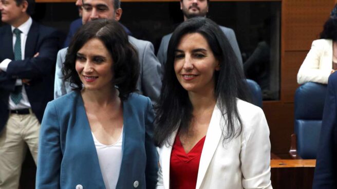 Isabel Díaz Ayuso junto a la portavoz de Vox en la Asamblea, Rocío Monasterio.