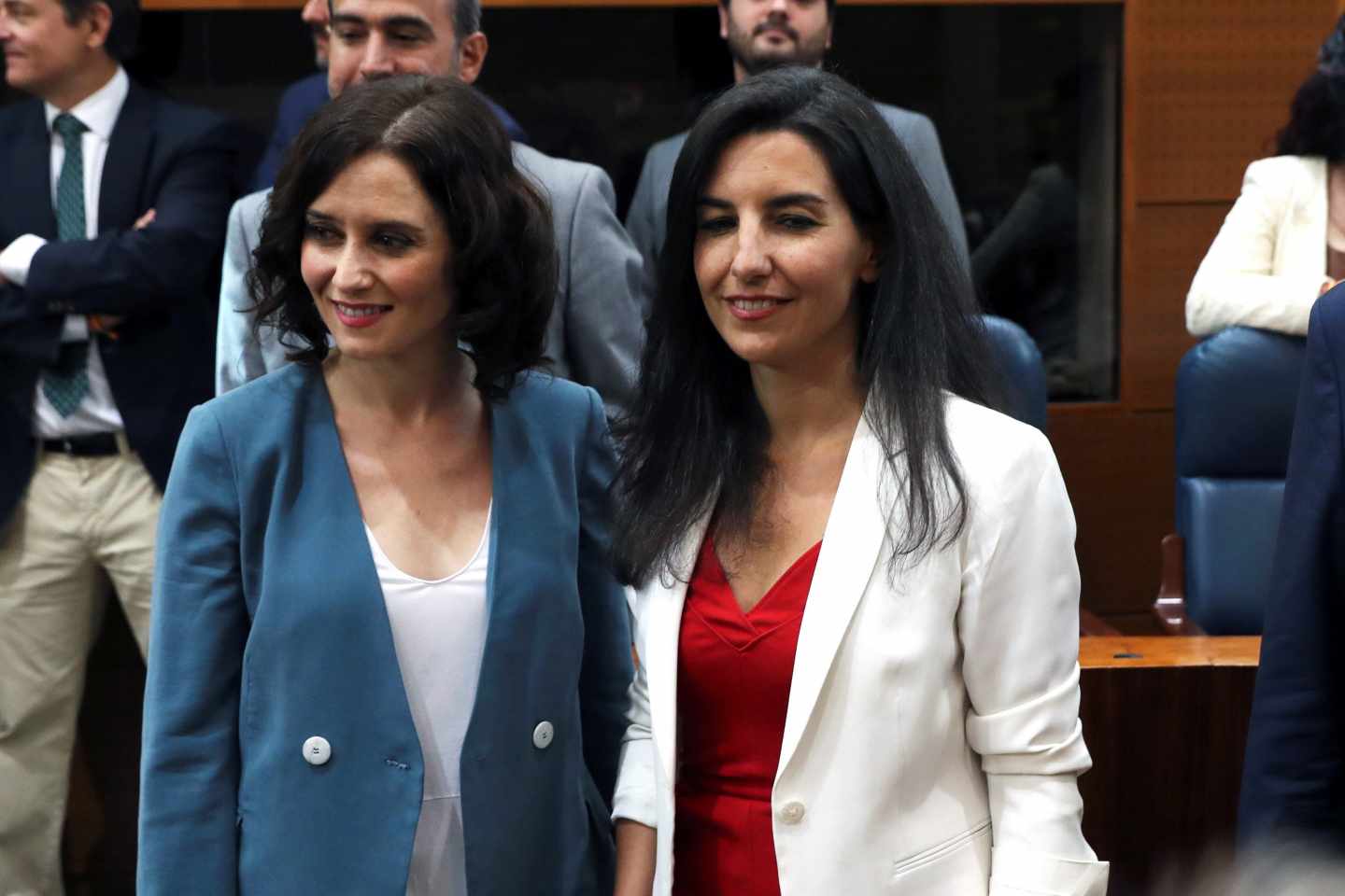 Isabel Díaz Ayuso junto a la portavoz de Vox en la Asamblea, Rocío Monasterio.