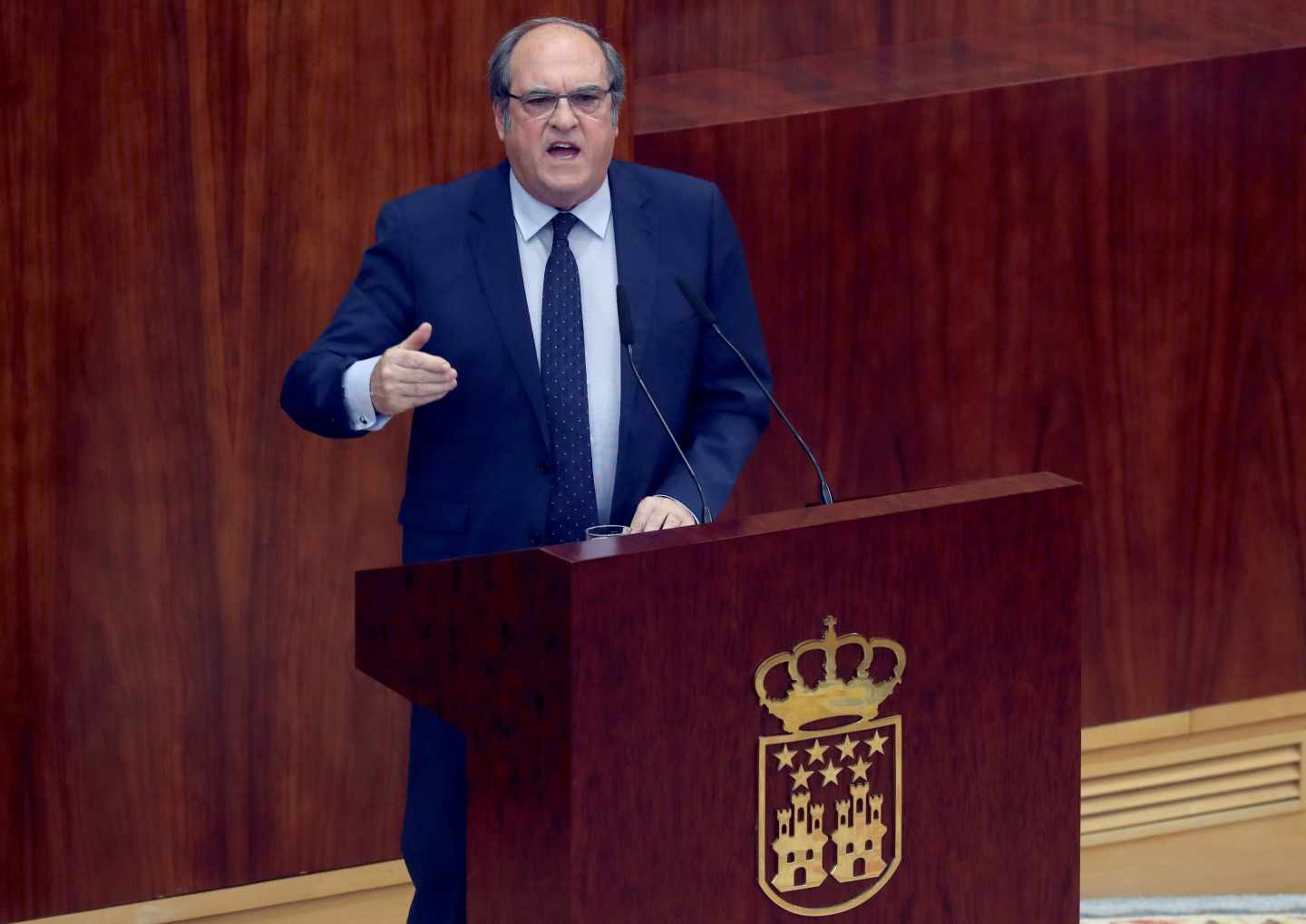 El portavoz del PSOE-M en la Asamblea, Ángel Gabilondo, durante su intervención en la sesión de la tarde previa a la votación de investidura.