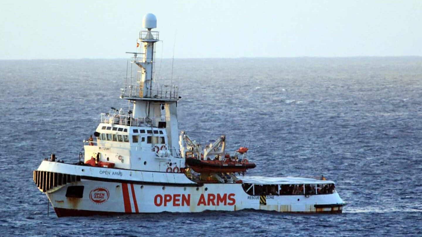El buque de rescate Open Arms, fotografiado en aguas italianas.