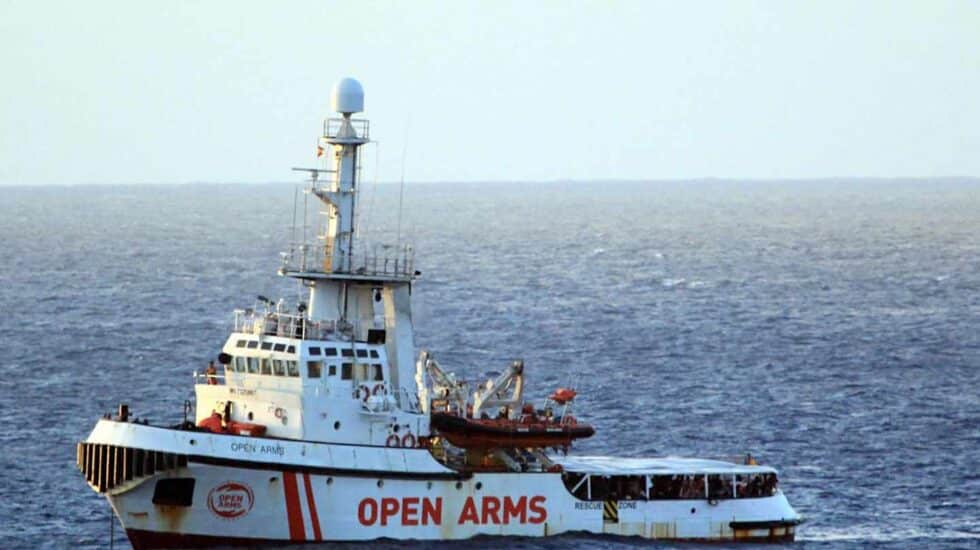 El buque de rescate Open Arms, fotografiado en aguas italianas.