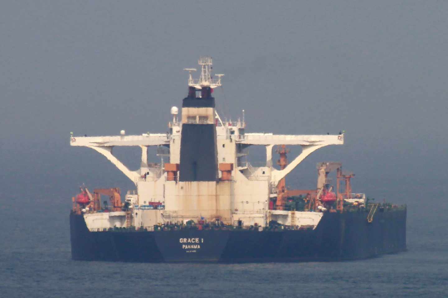 Fotografía de archivo, tomada el 19/7/2019,del petrolero iraní "Grace 1". La Corte de Gibraltar ha decidido este jueves liberar al petrolero , que estaba retenido en el Peñón desde el pasado 4 de julio cuando transportaba crudo a Siria, Horas antes, también habían sido puestos en libertad los tripulantes del buque que había sido detenidos acusados de infringir las sanciones que la Unión Europea tiene establecidas contra Siria por la represión ejercida por el régimen de Bashar al Assad contra la población civil.