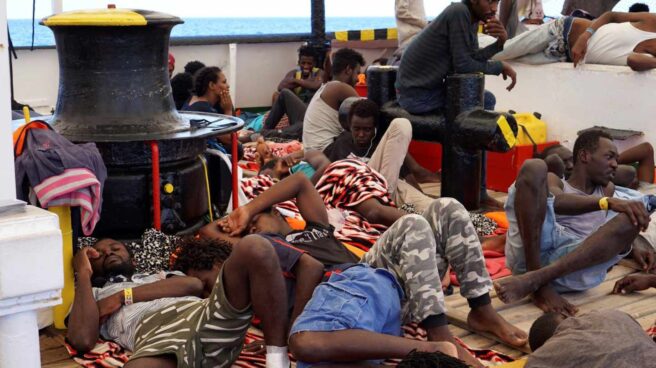 Migrantes este sábado en la cubierta del Open Arms.