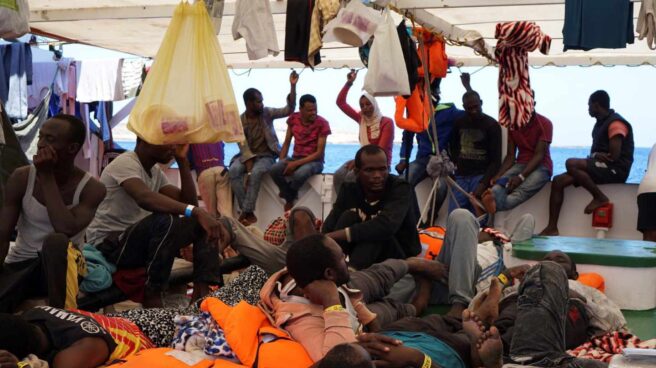 Inmigrantes en la cubierta del Open Arms.