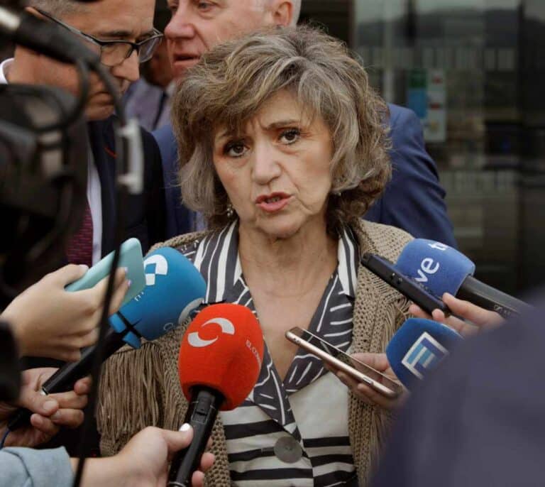 La ministra de Sanidad se enzarza con el gerente de Magrudis: "Los enfermos están ahí"