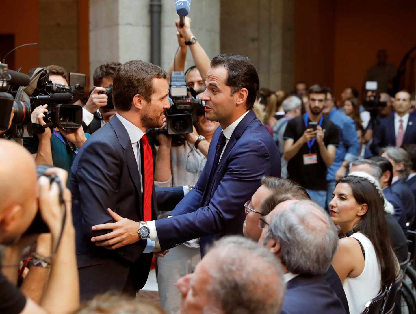 Casado defiende España Suma e insiste en que PP, Cs y Vox deben pactar una "alianza"